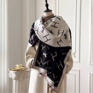 🆕 Large Cashmere w/Horse and H designed